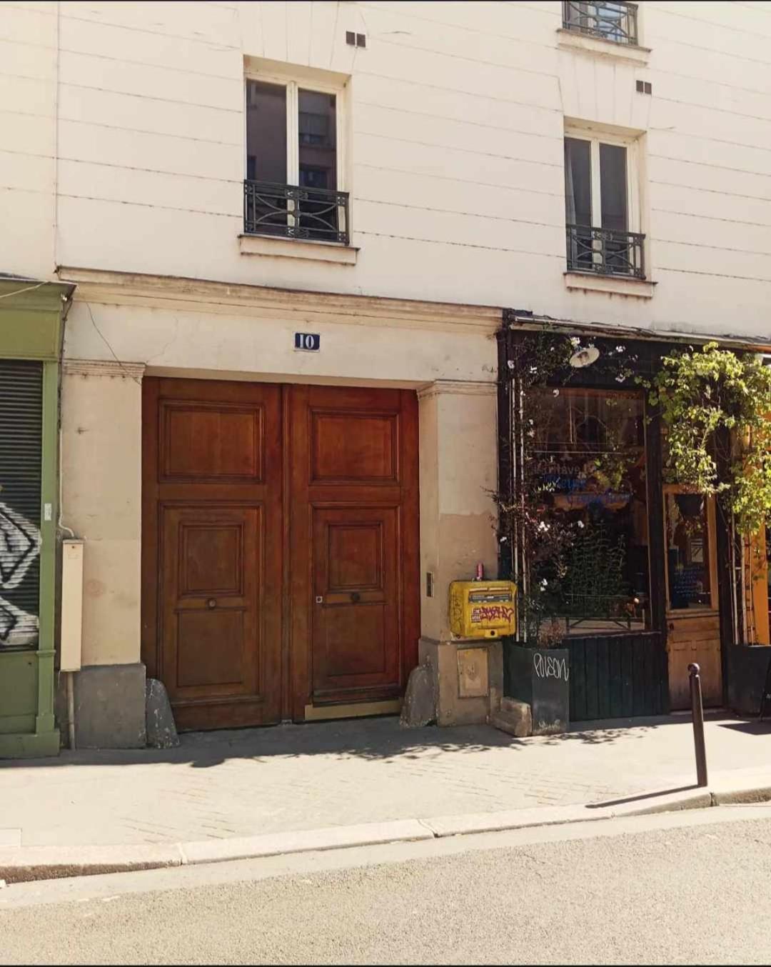 Sur Cour A Deux Pas Du Canal Saint-martin Appartement Parijs