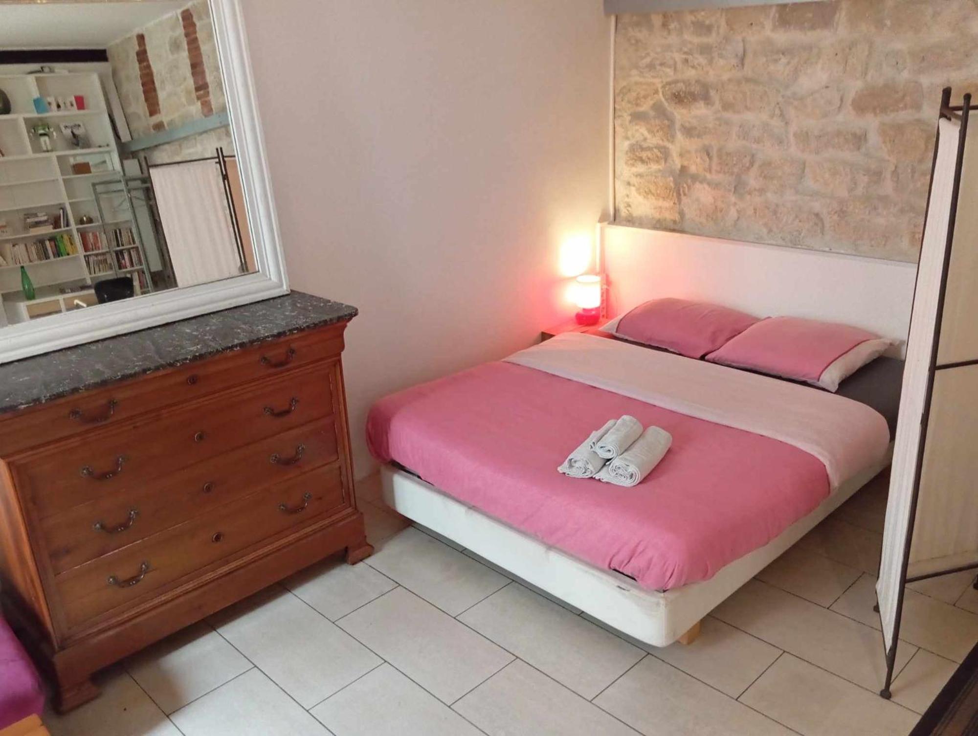 Sur Cour A Deux Pas Du Canal Saint-martin Appartement Parijs