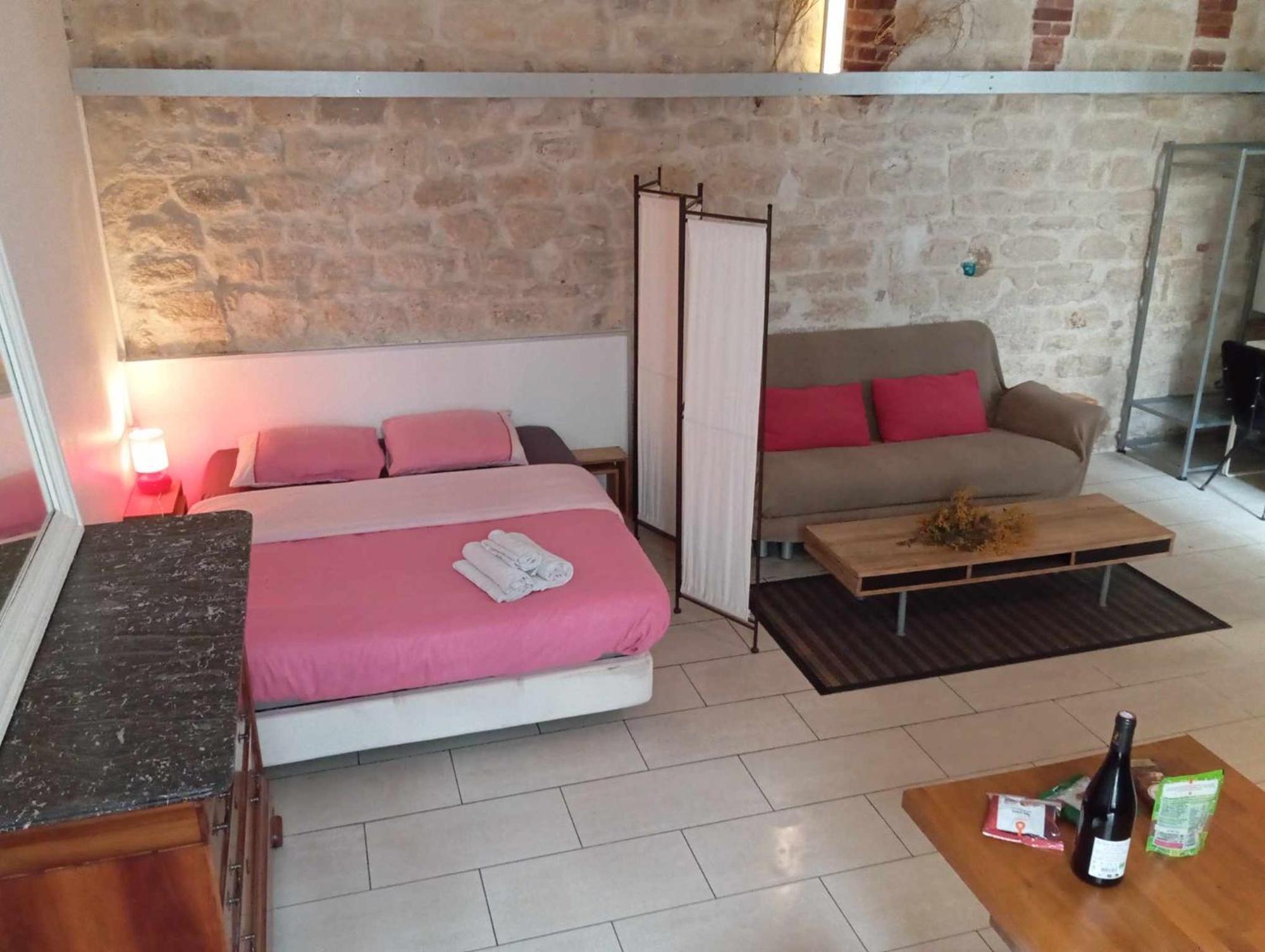 Appartement Sur Cour A Deux Pas Du Canal Saint-martin Parijs